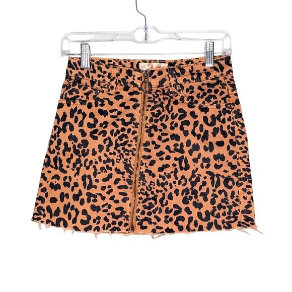 Free People Zip It Up Animal Print Denim Mini Skirt Raw Hem Pockets Size 24 - Picture 2 of 8